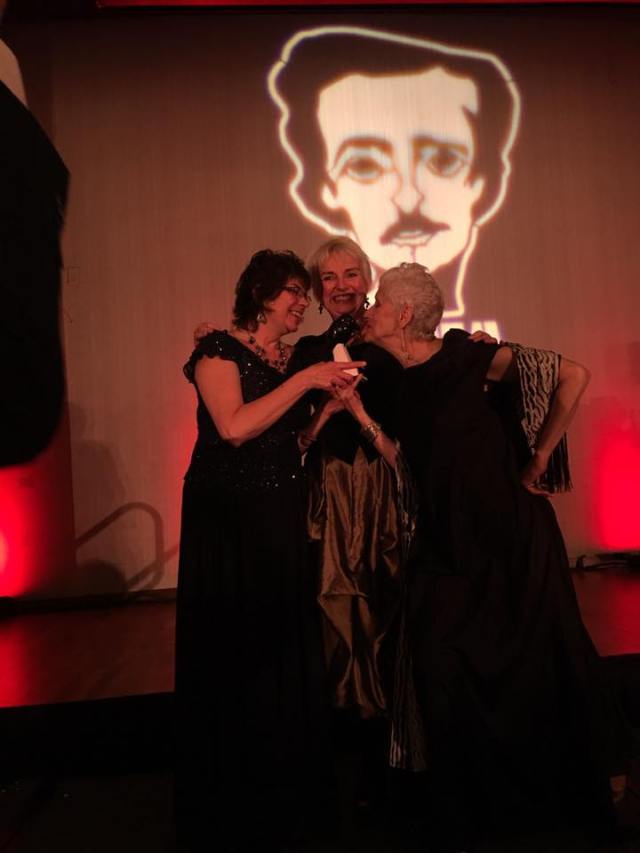 MWA 2016: Leslie Budewitz with Catriona McPherson and Sara Paretsky (L to R)